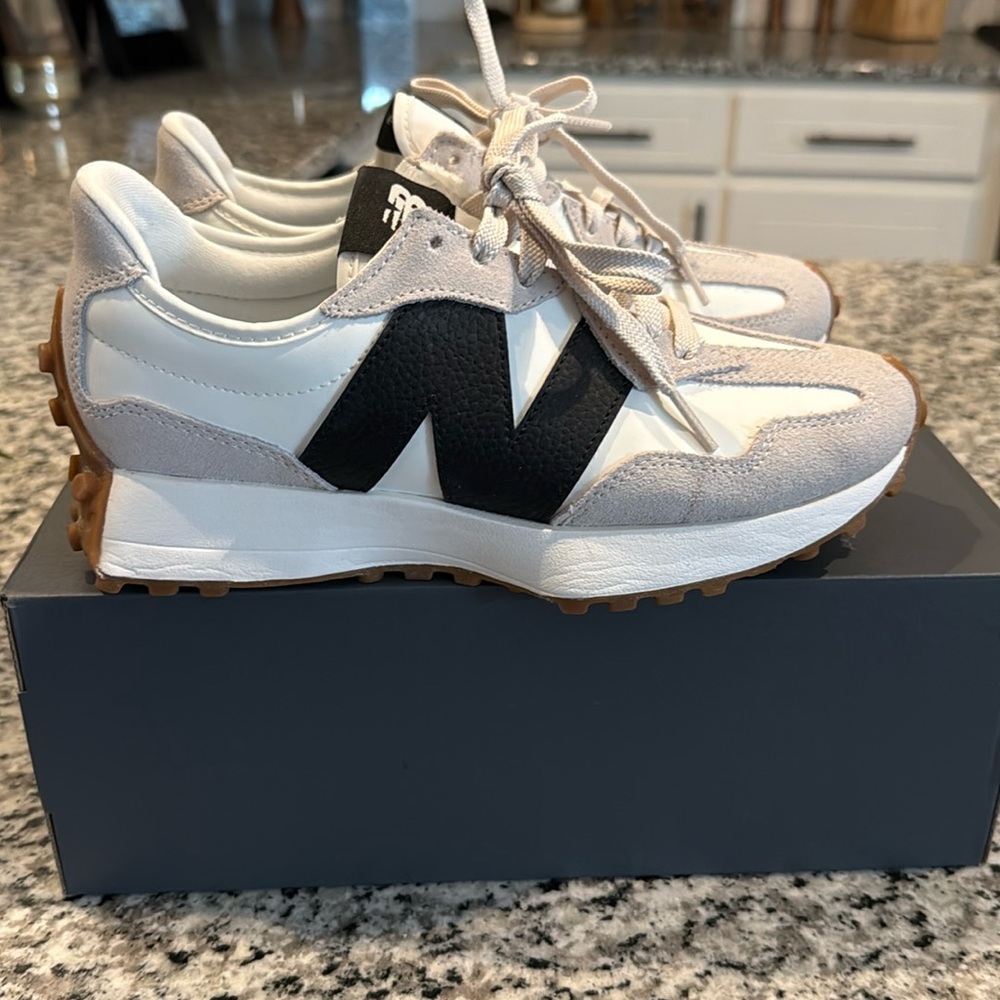 New Balance Womens New Balance 327 Athletic Shoe - Moonbeam size 8